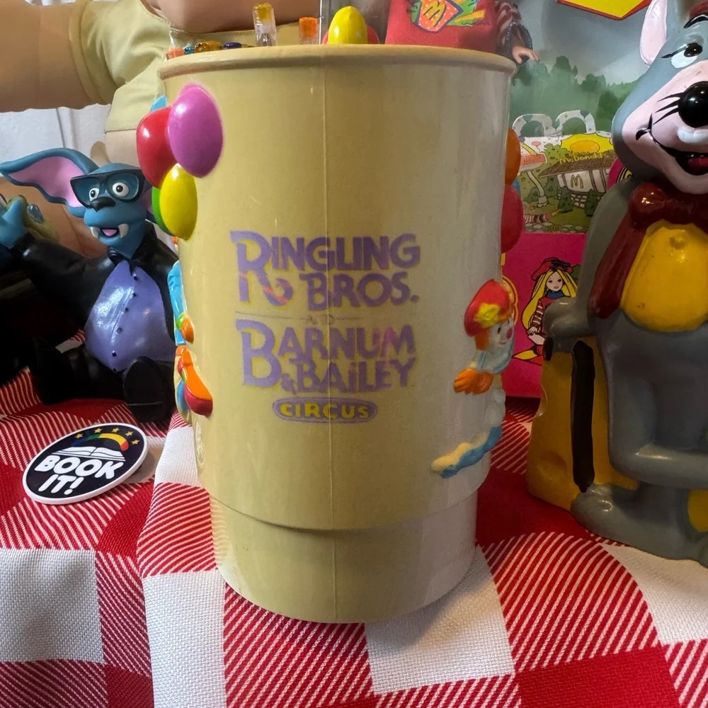 VINTAGE RINGLING BROTHERS CIRCUS CUP‎